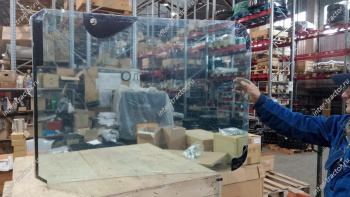 YA00001495:Стекло лобовое